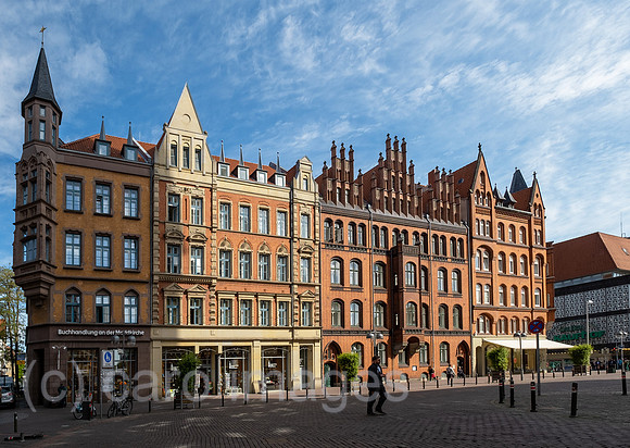Deutschland, Hannover - Zeile mit Geschaeften aus Gruenderzeitbauten Am Markte (Altstadt)
