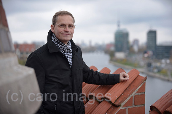 0MW141106D002CAROE.JPG