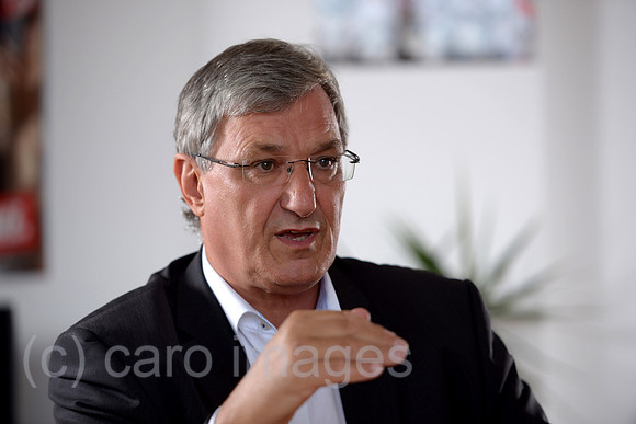 0MW160823D011CAROE.JPG