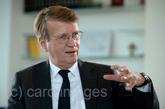 0MW160224D002CAROE.JPG