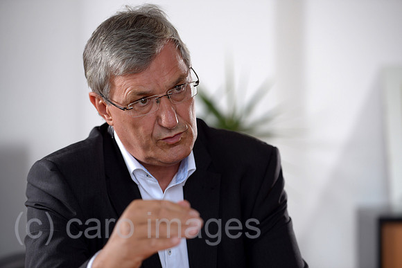 0MW160823D007CAROE.JPG