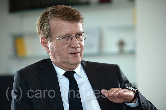 0MW160224D011CAROE.JPG