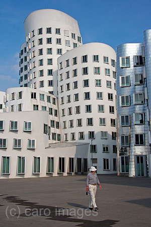 00P050902D015CAROE.JPG