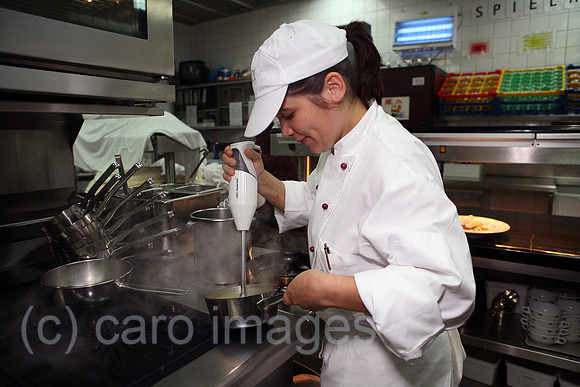 00S080905D067CARO.JPG
