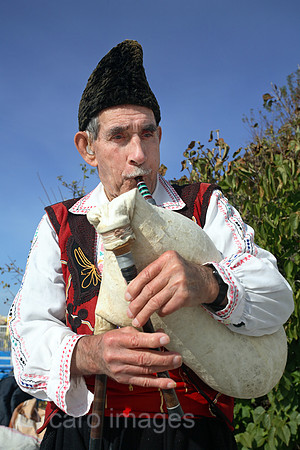 00S061112D065CAROE.JPG