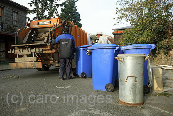 00S061112D007CAROE.JPG