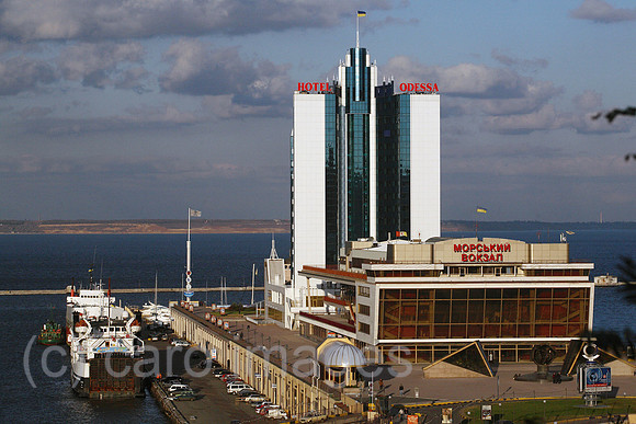 00S061110D091CAROE.JPG
