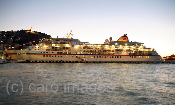 00S061114D073CAROE.JPG