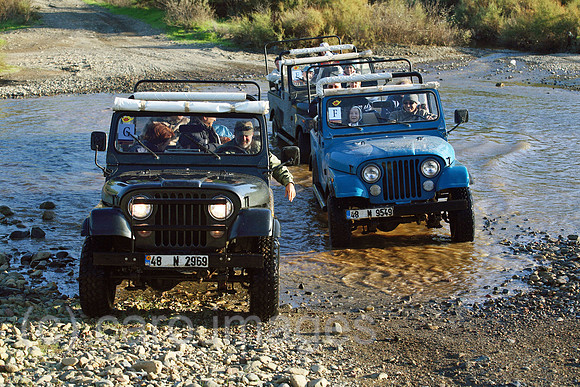 00S061115D049CAROE.JPG