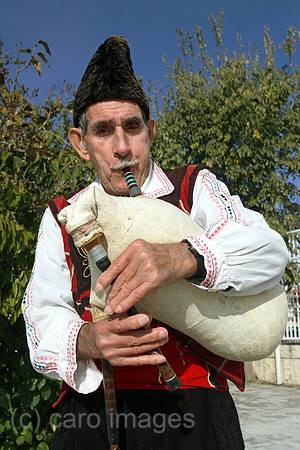 00S061112D066CAROE.JPG