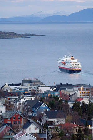 00K051122D025CAROE.JPG