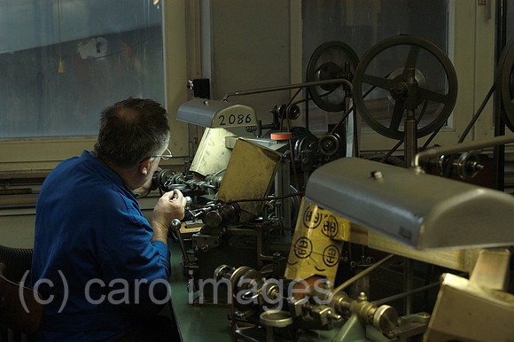 00K051021D041CARO.JPG