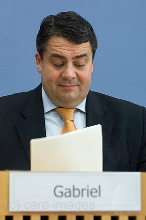 00Y071121D061CARO.JPG