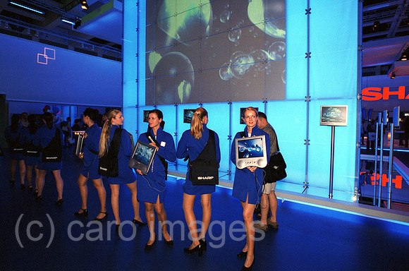 00M120429CARO.JPG