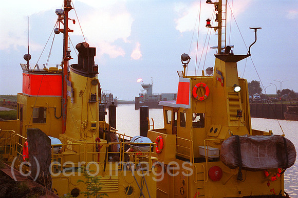 00M121907CARO.JPG