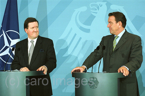 00M122504CARO.JPG
