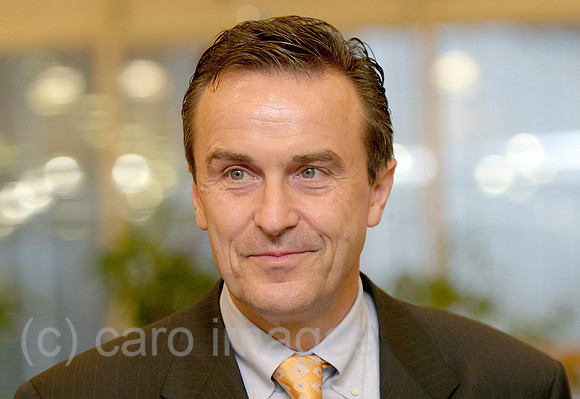 0KH040319D002CARO.JPG