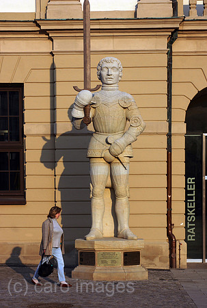 00S060425D715CAROE.JPG