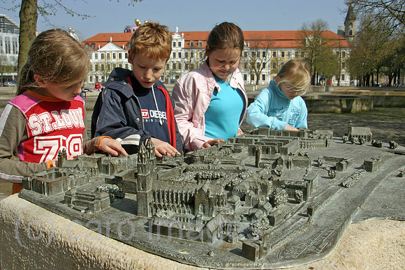 00S060425D709CAROE.JPG