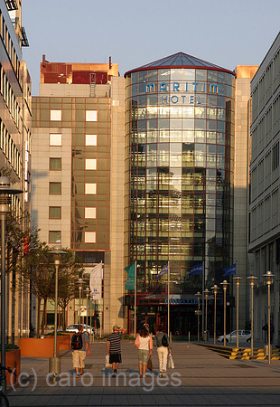 00S060425D718CAROE.JPG