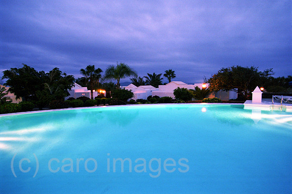 00M073037CARO.JPG