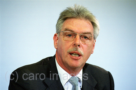00M072603CARO.JPG
