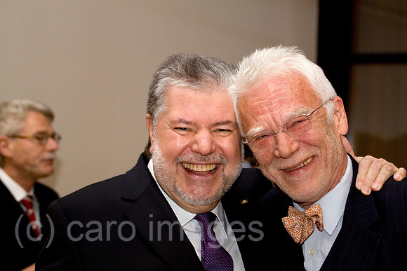 0GB120112D008CARO.JPG