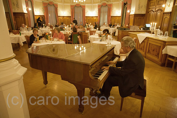 00A111002D345CARO.JPG