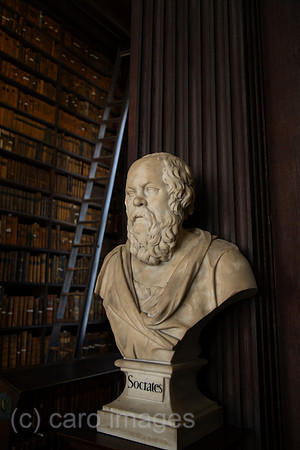 Republik Irland, Dublin - The Long Room (1732), Old Library des Trinity College 1592, Statue von Sokrates