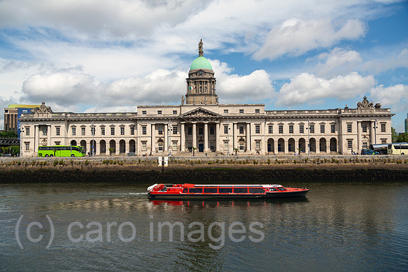 Republik Irland, Dublin - The Custom House (1781–1791, Neoklassizismus), heute Umweltministerium und Kommunalverwaltung) am Fluss Liffey im Stadtzentrum