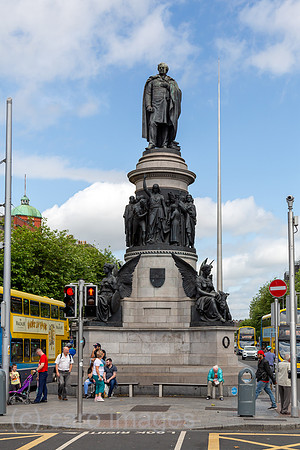 Republik Irland, Dublin - O Connell Street, bekannteste Strasse Dublins in der City, mit Denkmal von Daniel O Connell (Gruender der Catholic Association 1854)