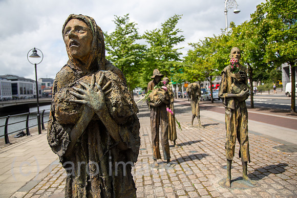 Republik Irland, Dublin - Famine Memorial fuer die 1 Million Opfer der Grossen Hungersnot (1845-1849), ausgeloest durch Kartoffelfaeule