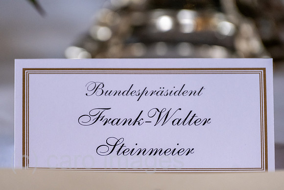Deutschland, Bremen - 480. Schaffermahlzeit (Spendensammlung fuer Seeleute und Angehoerige durch Stiftung Haus Seefahrt) im Bremer Rathaus, Platz des Ehrengastes Bundespraesident Frank-Walter Steinme