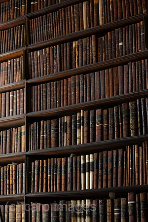 Republik Irland, Dublin - Buecherregale, The Long Room (1732), Old Library des Trinity College 1592