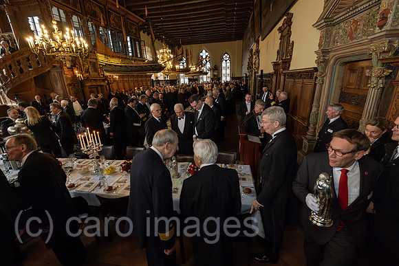 Deutschland, Bremen - Beginn der 480. Schaffermahlzeit (Spendensammlung fuer Seeleute und Angehoerige durch Stiftung Haus Seefahrt) im Bremer Rathaus