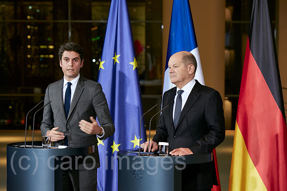 Berlin, Deutschland - Der franzoesische Premierminister Gabriel Attal und Bundeskanzler Olaf Scholz bei einer Pressekonferenz im Kanzleramt.