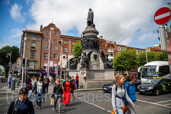 Republik Irland, Dublin - O Connell Street, bekannteste Strasse Dublins in der City, mit Denkmal von Daniel O Connell (Gruender der Catholic Association 1854)