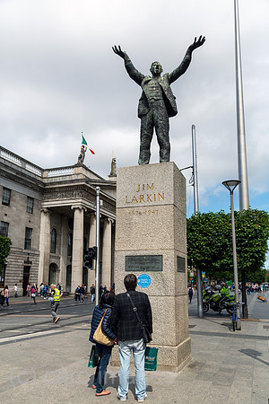 Republik Irland, Dublin - O Connell Street, bekannteste Strasse Dublins in der City, mit Denkmal von Jim Larkin, irischer Gewerkschafter (1874-1947), hinten General Post Office