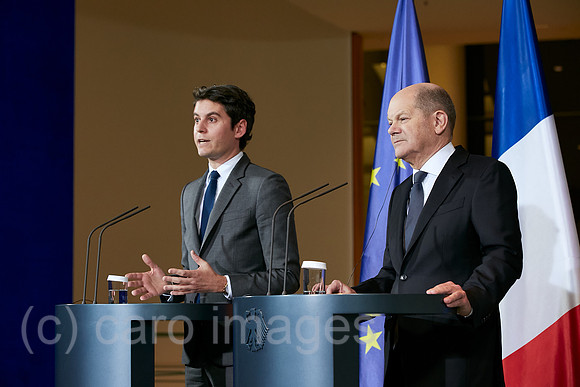 Berlin, Deutschland - Der franzoesische Premierminister Gabriel Attal und Bundeskanzler Olaf Scholz bei einer Pressekonferenz im Kanzleramt.