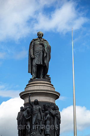 Republik Irland, Dublin - Denkmal von Daniel O Connell (Gruender der Catholic Association 1854) mit Denkmal des Lichts, O Connell Street, Stadtzentrum