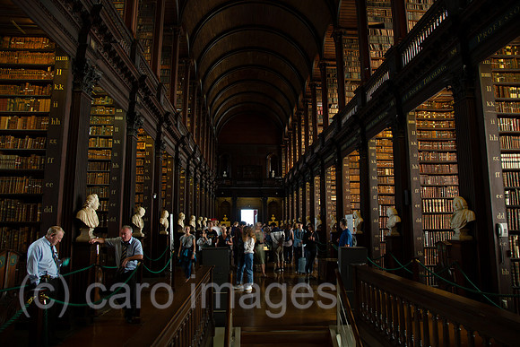 Republik Irland, Dublin - The Long Room (1732), Old Library des Trinity College 1592
