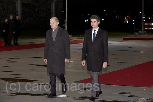 Berlin, Deutschland - Begruessung des franzoesischen Premierministers Gabriel Attal mit militaerischen Ehren durch Bundeskanzler Olaf Scholz.
