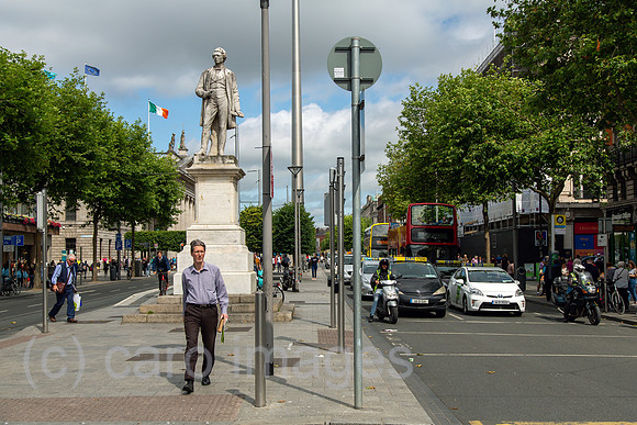 Republik Irland, Dublin - O Connell Street, bekannteste Strasse Dublins in der City, mit Denkmal von Sir John Gray (irischer Politiker), errichtet 1879