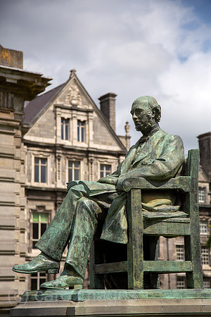 Republik Irland, Dublin - Trinity College 1592, William Lecky Statue (1838-1903, irischer Historiker) auf dem Campus