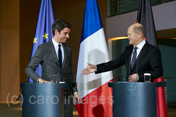 Berlin, Deutschland - Der franzoesische Premierminister Gabriel Attal und Bundeskanzler Olaf Scholz bei einer Pressekonferenz im Kanzleramt.