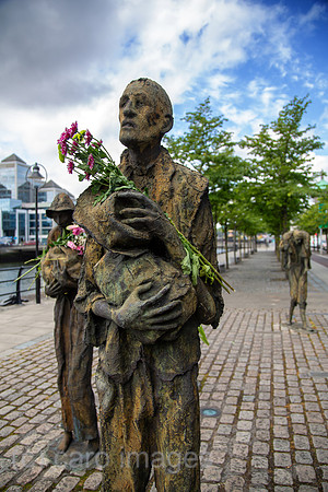 Republik Irland, Dublin - Famine Memorial fuer die 1 Million Opfer der Grossen Hungersnot (1845-1849), ausgeloest durch Kartoffelfaeule