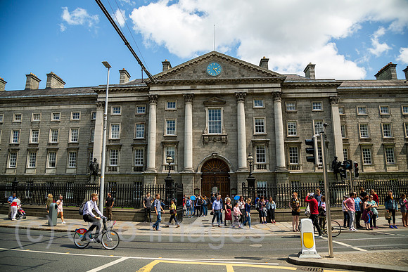 Republik Irland, Dublin - Eingang zum Trinity College 1592, Westfront 1751 (College Green)