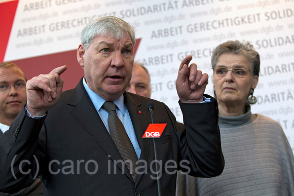 EJH11020014CARO.JPG