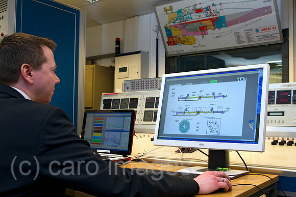 EJH11030274CARO.JPG