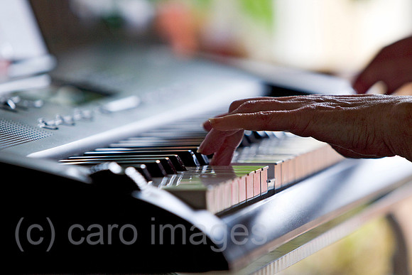 EJH11040578CARO.JPG
